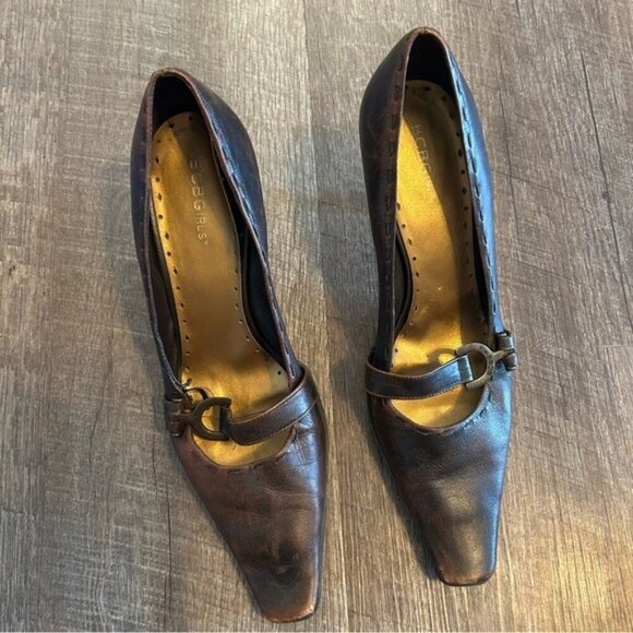 Vintage BCBG Brown Leather Kitten Heels 10 - Picture 2 of 8